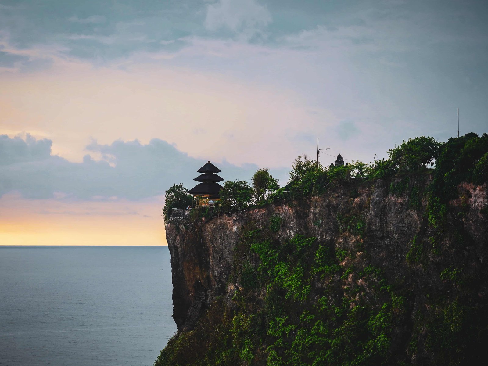 Top Guide to Green Bowl Beach Bali (2026) 12 Uluwatu Temple