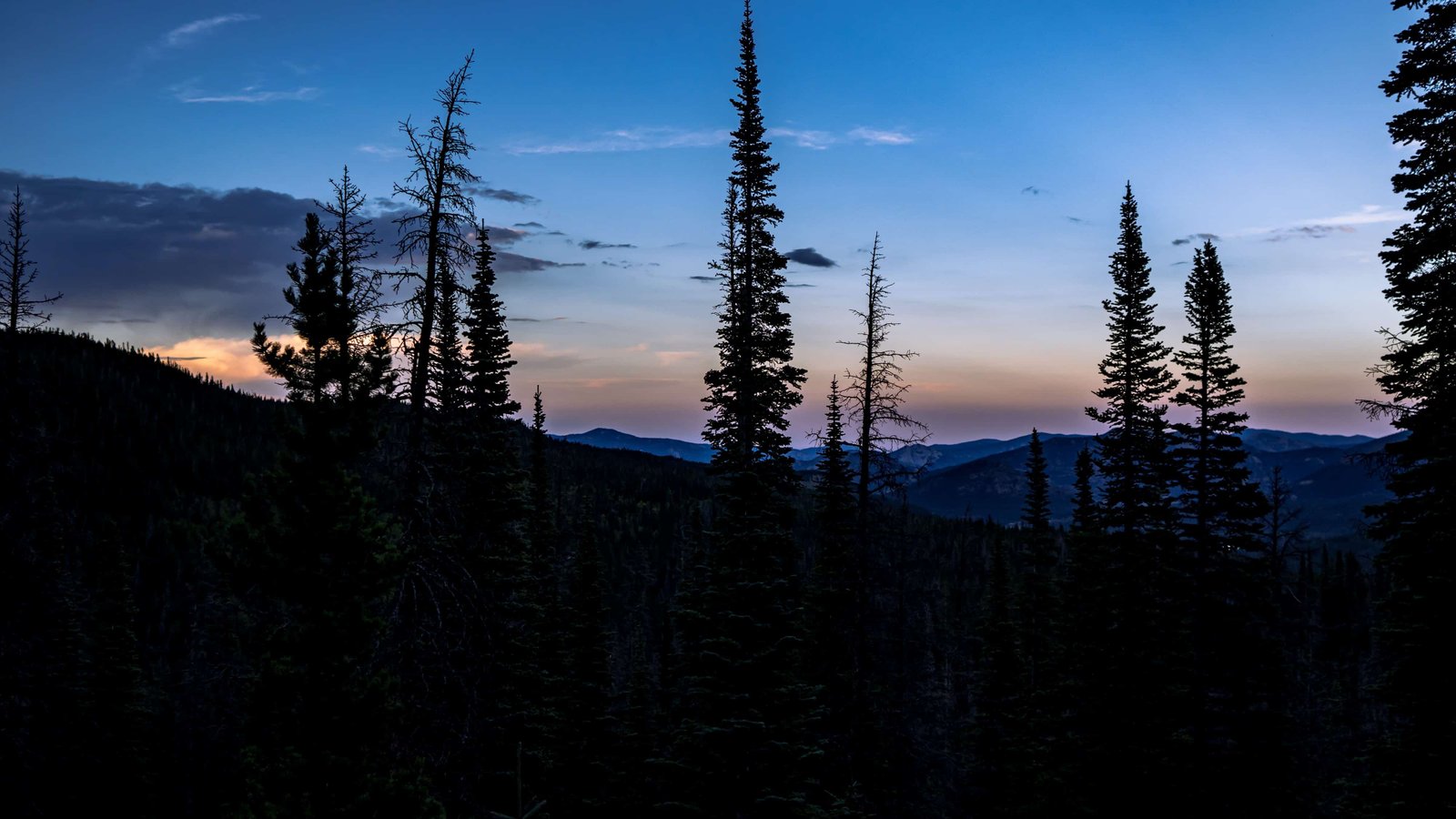 Lake Haiyaha: Easy Hike in Rocky Mountain National Park 7 Lake Haiyaha by night
