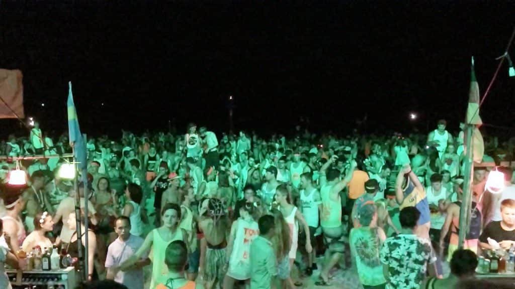 20 Fun Tips to Visit Padang Padang Beach Uluwatu 11 Full Moon Party