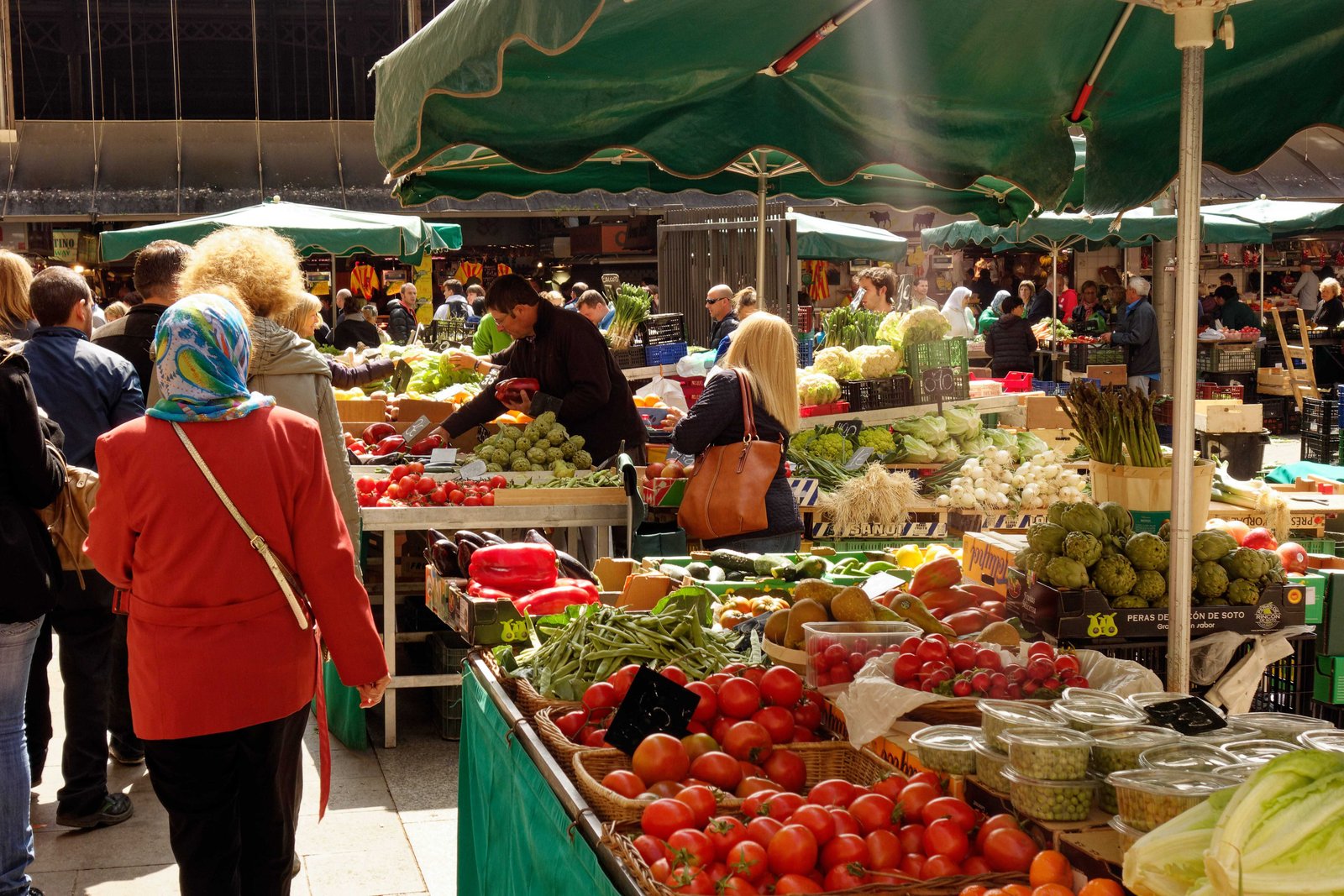 Discover Neuilly Sur Seine in 2026! 5 Local market in Paris
