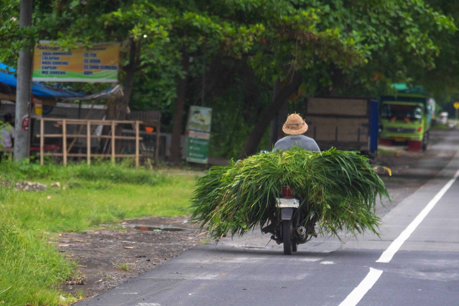 Top Guide to Green Bowl Beach Bali (2026) 7 Scooter in Uluwatu Bali