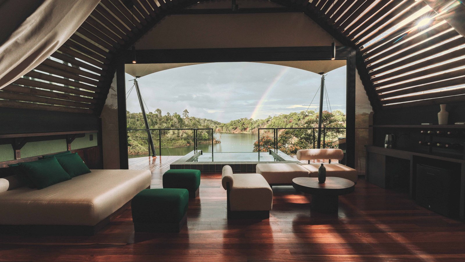 Guatape: The Truth About Visiting In 2026! 22 Rooms in Bosko