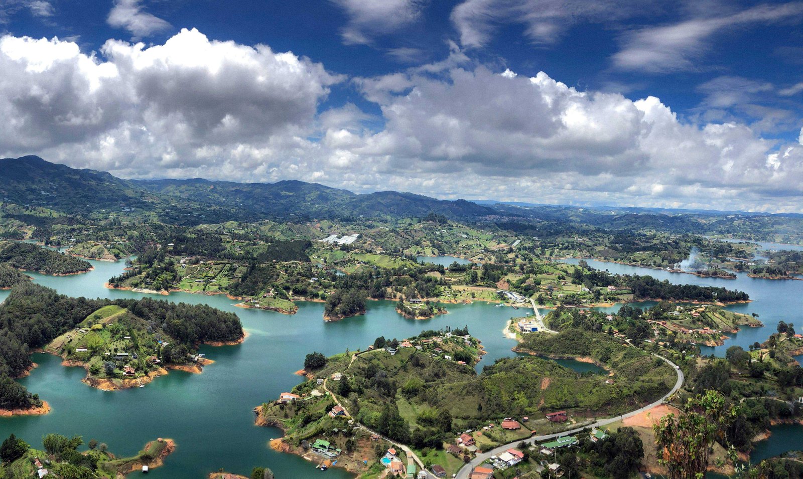 Guatape: The Truth About Visiting In 2026! 3 Guatape is surrounded by water.