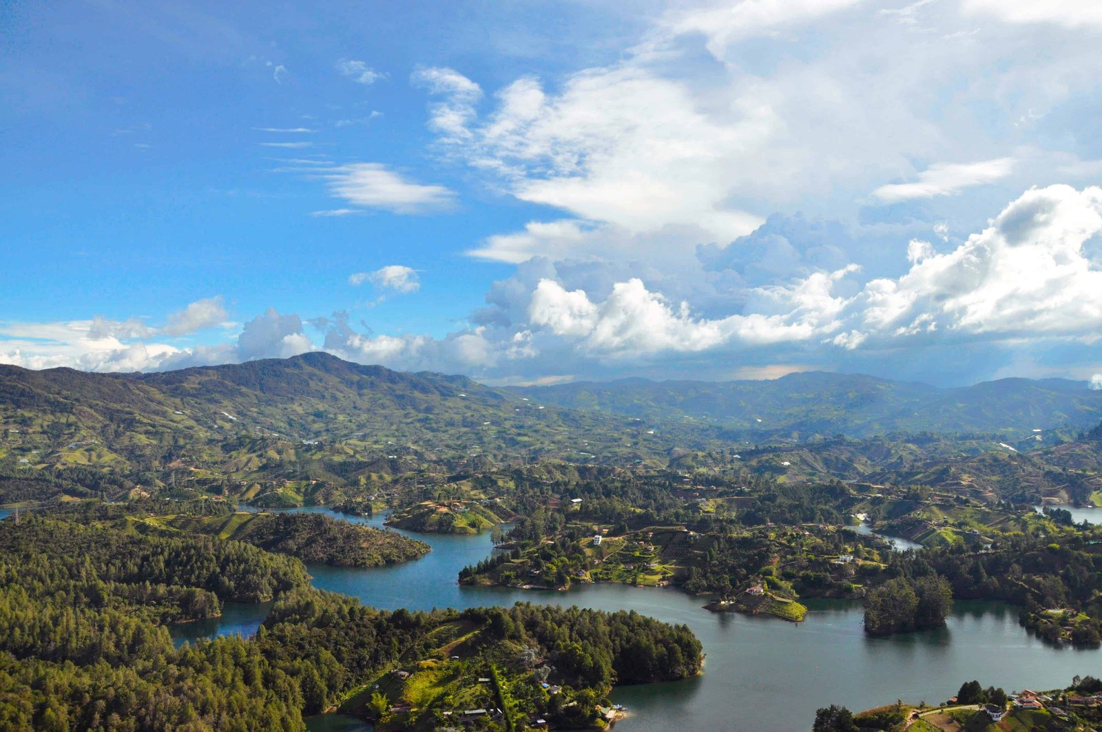 Guatape: The Truth About Visiting In 2026! 18 Guatapé Lake