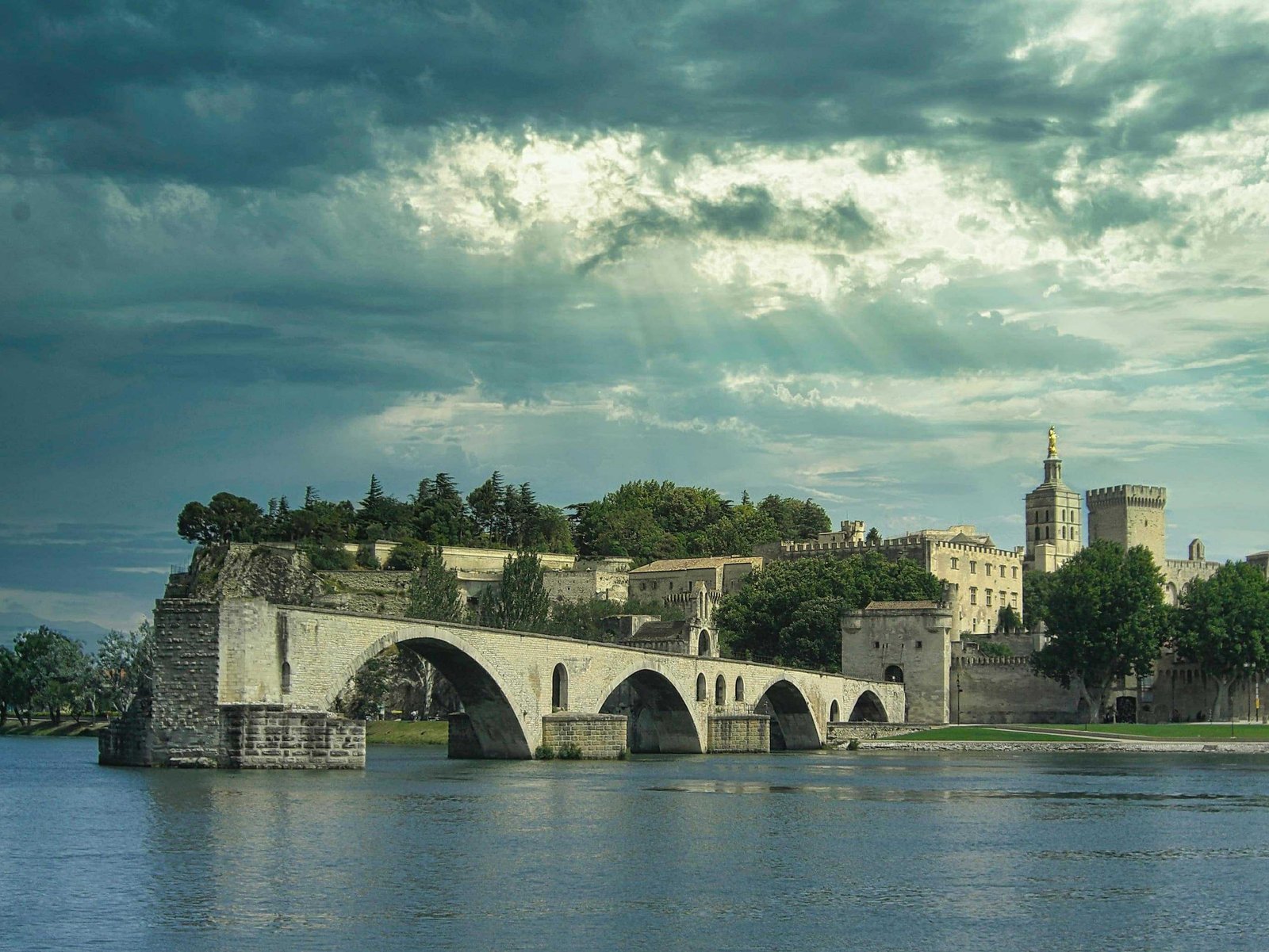 Mont Ventoux in France: The Ultimate Cyclist's Guide (in 2026) 9 Avignon city, close to the Mont Ventoux