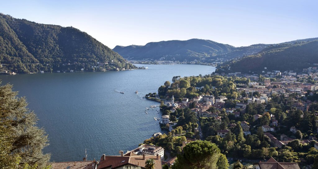 Map of Lake Como (Best Towns, Hotels & How to Plan Your Trip) 18 Overview of Cernobbio