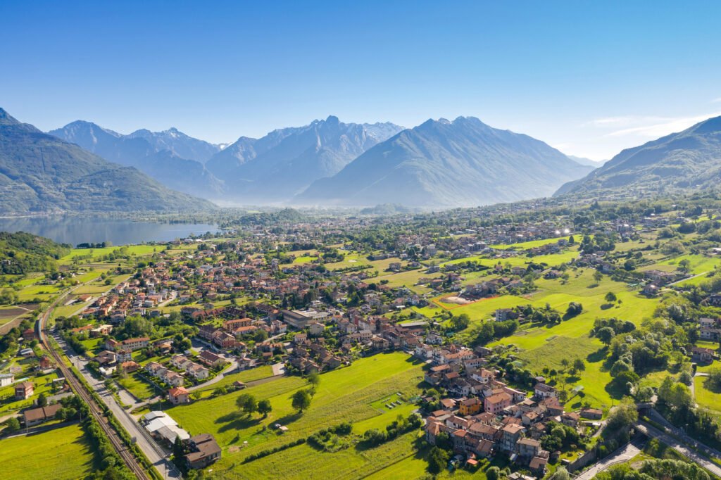 Map of Lake Como (Best Towns, Hotels & How to Plan Your Trip) 27 Colico overview