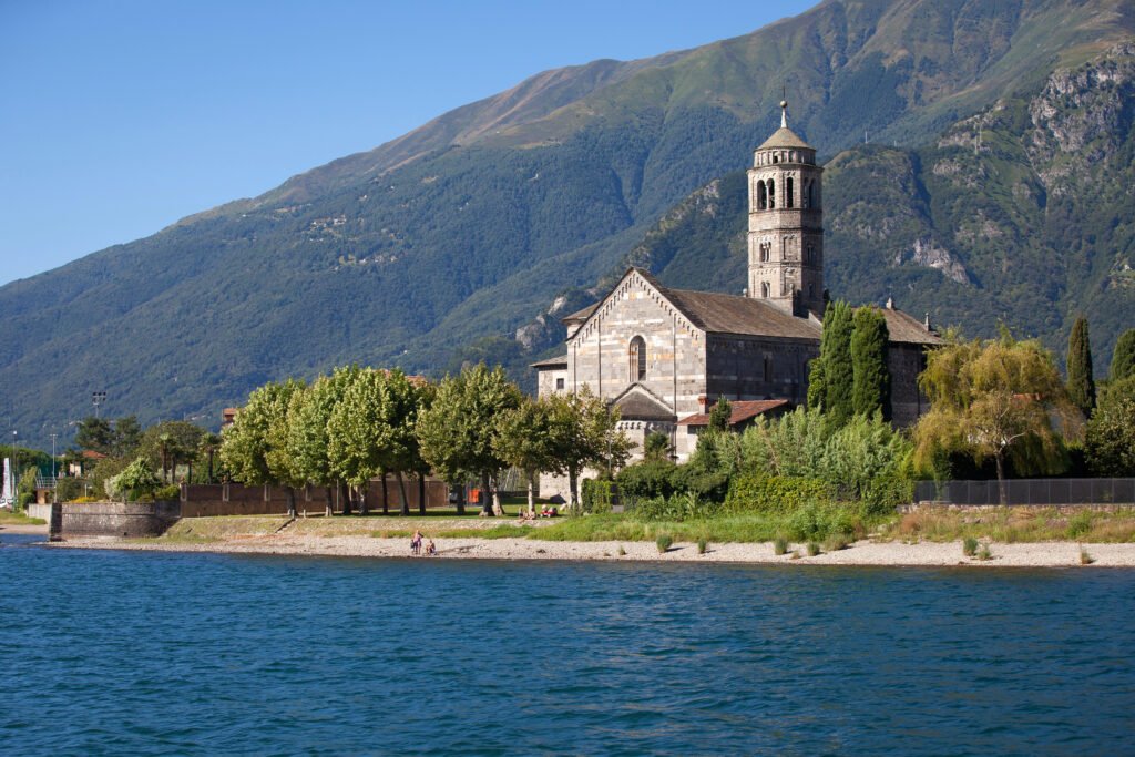Map of Lake Como (Best Towns, Hotels & How to Plan Your Trip) 29 Gravedona