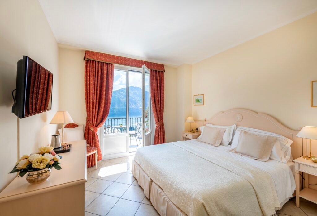 Map of Lake Como (Best Towns, Hotels & How to Plan Your Trip) 22 room in Hotel La Perla in Tremezzina