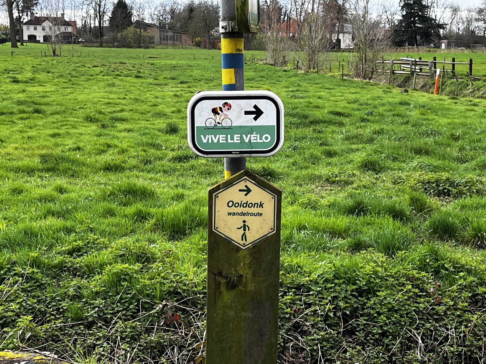 Ooidonk Castle Loop Hike: Review 13 Signboards during the Ooidonk Castle Walk