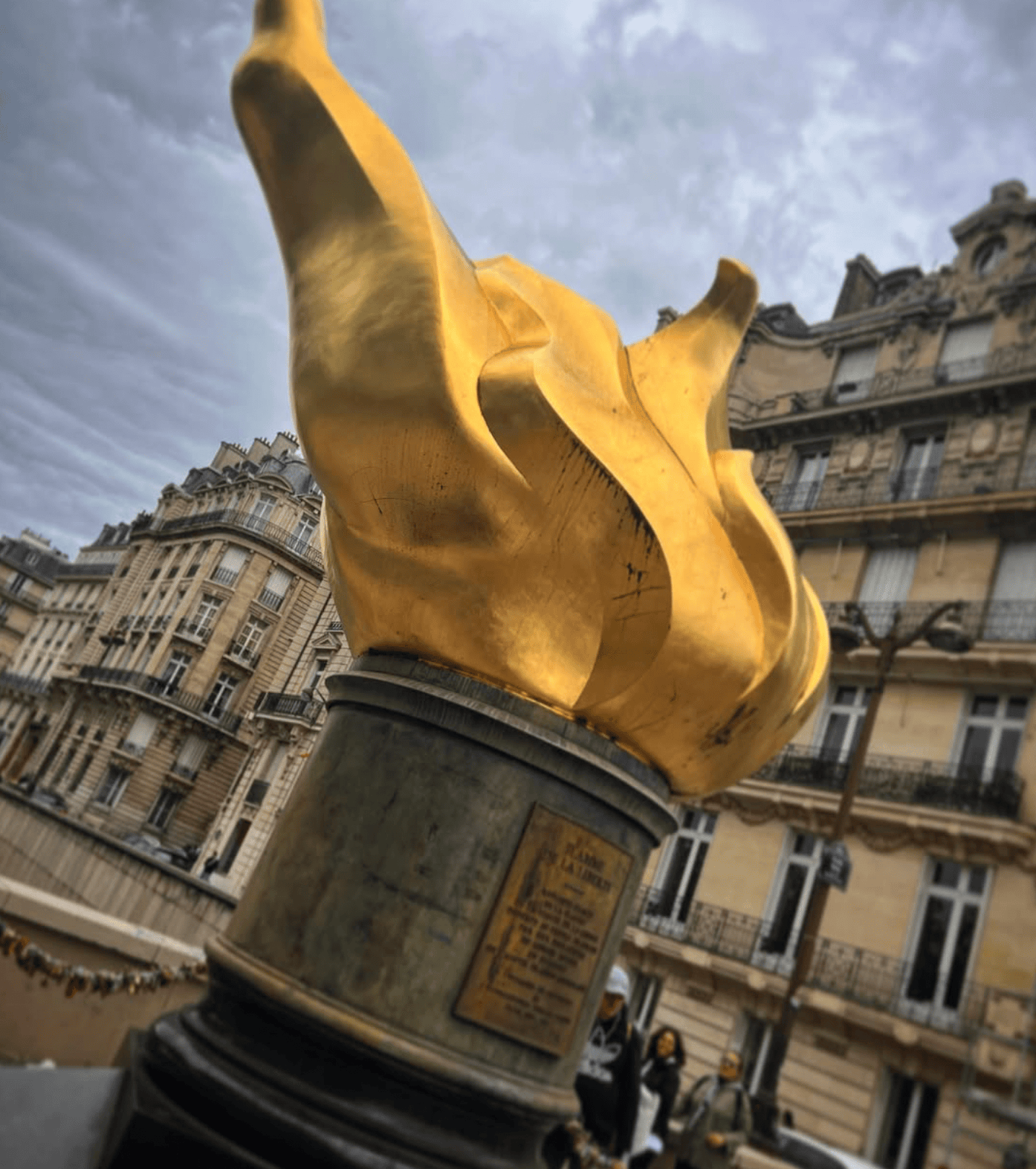 Pont de L'Alma: Worth a visit in Paris? 2 Liberty flame at the Pont de L'Alma.