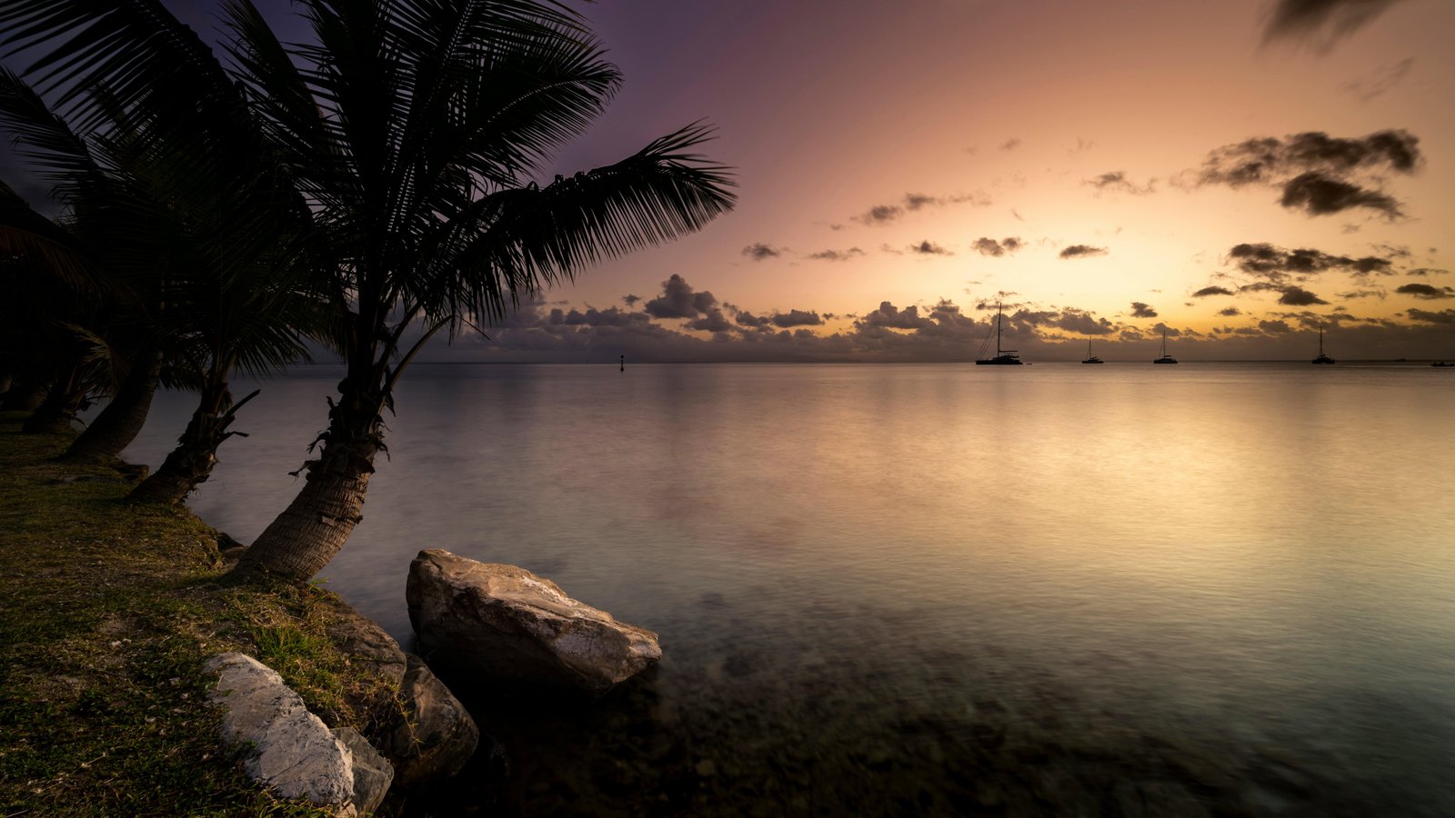 What Are The TOP 20 Things To Do In Huahine Island? 10 Watching the sunset is one of the best things to do in Huahine Island.