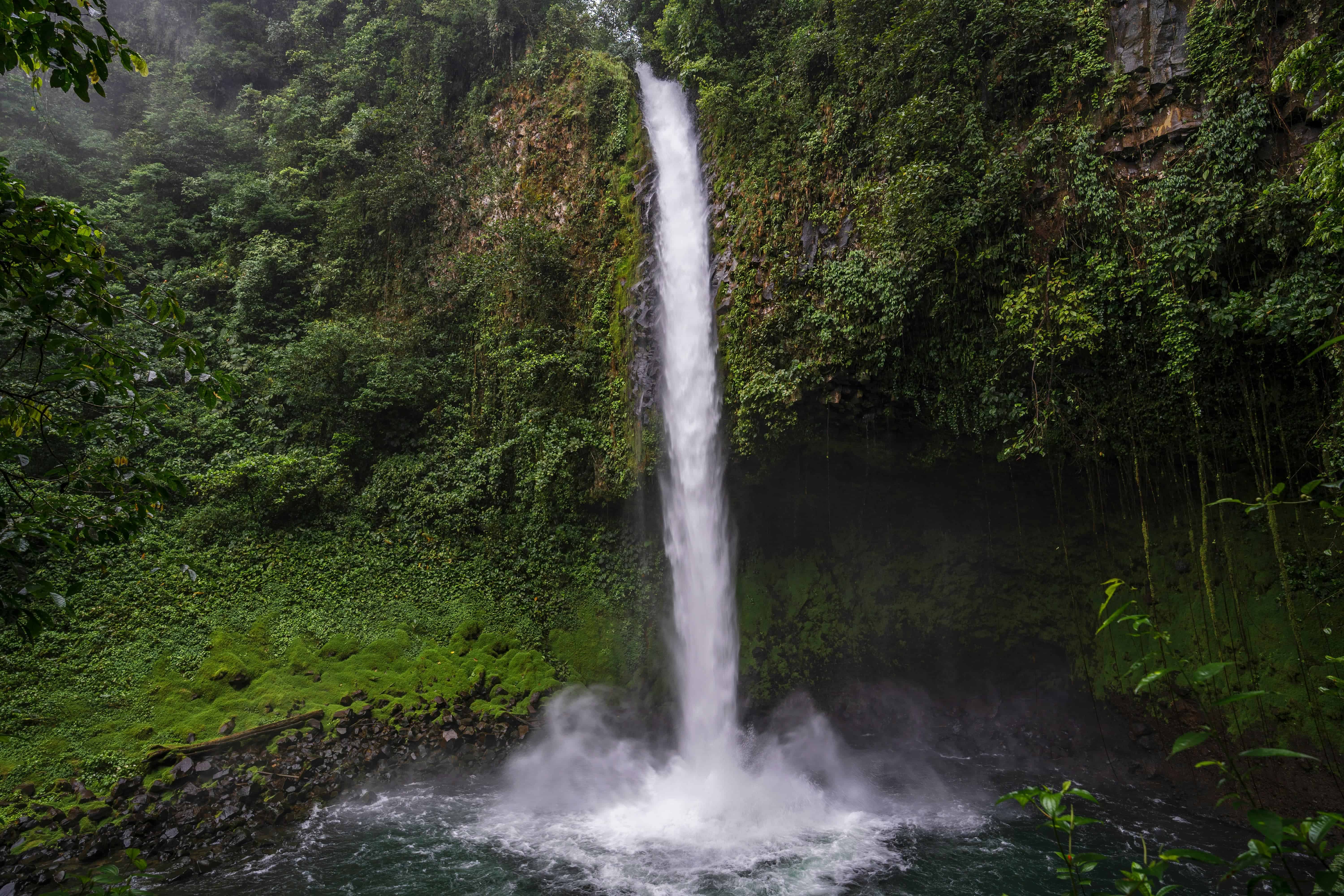 Why Visit Arenal Volcano National Park? 8 La Fortuna Waterfall