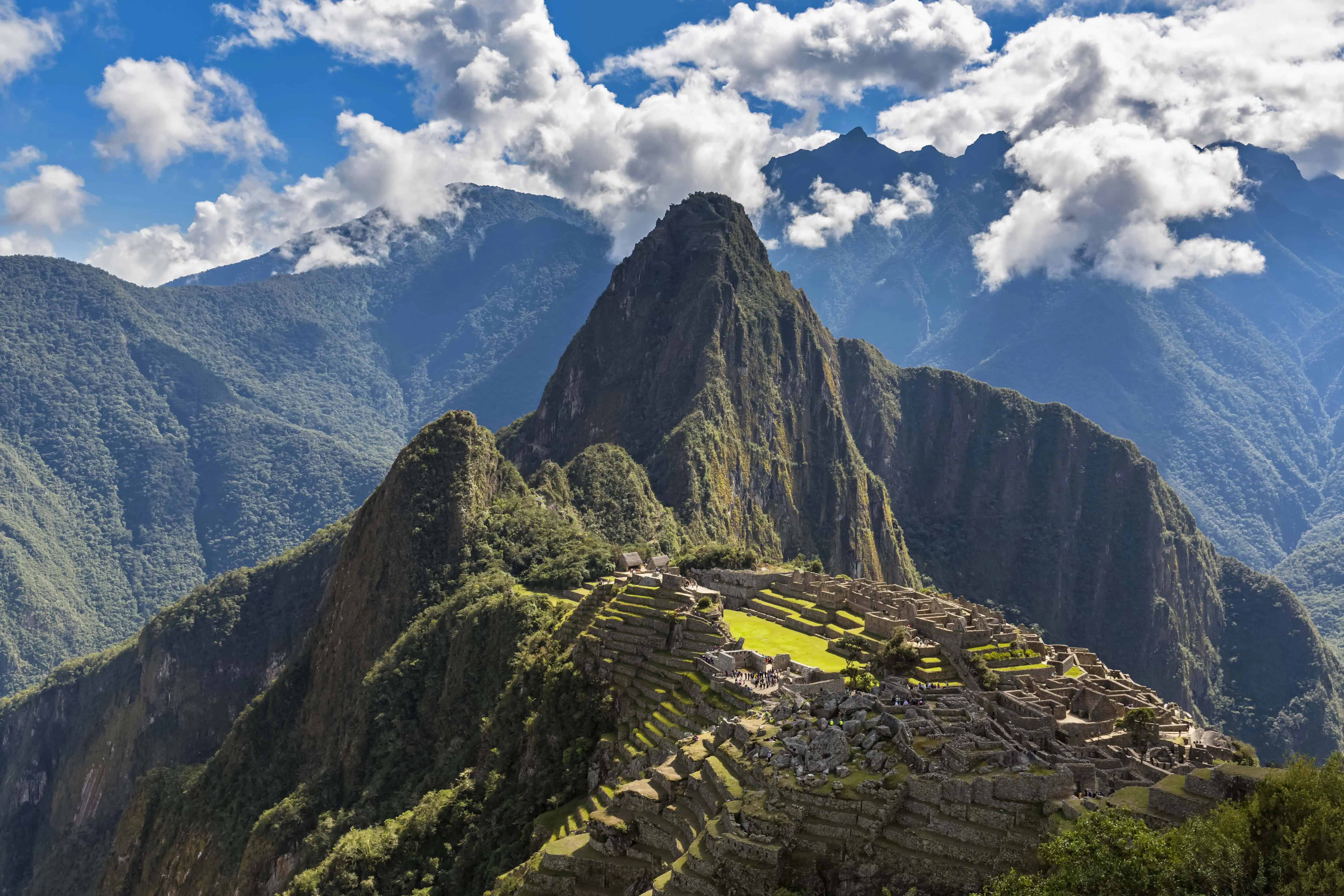 Peru, Andes, Urubamba Valley, Machu Picchu with mountain Huayna Picchu