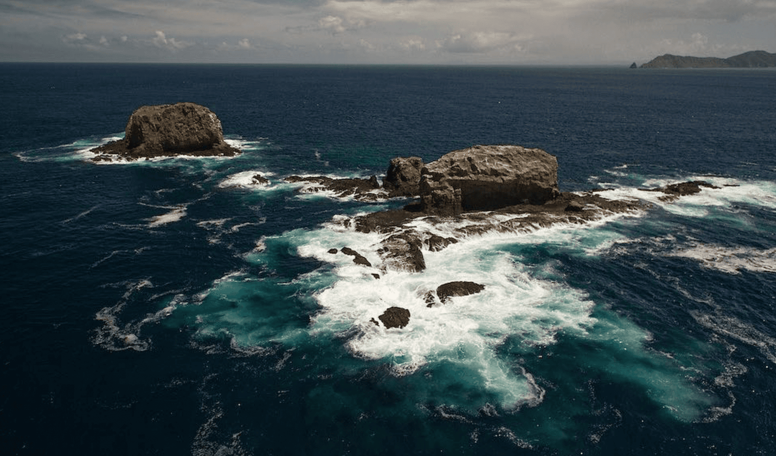 Scuba Diving at Bat Islands: DO or DON'T in 2026? 4 Bat Islands in Costa Rica