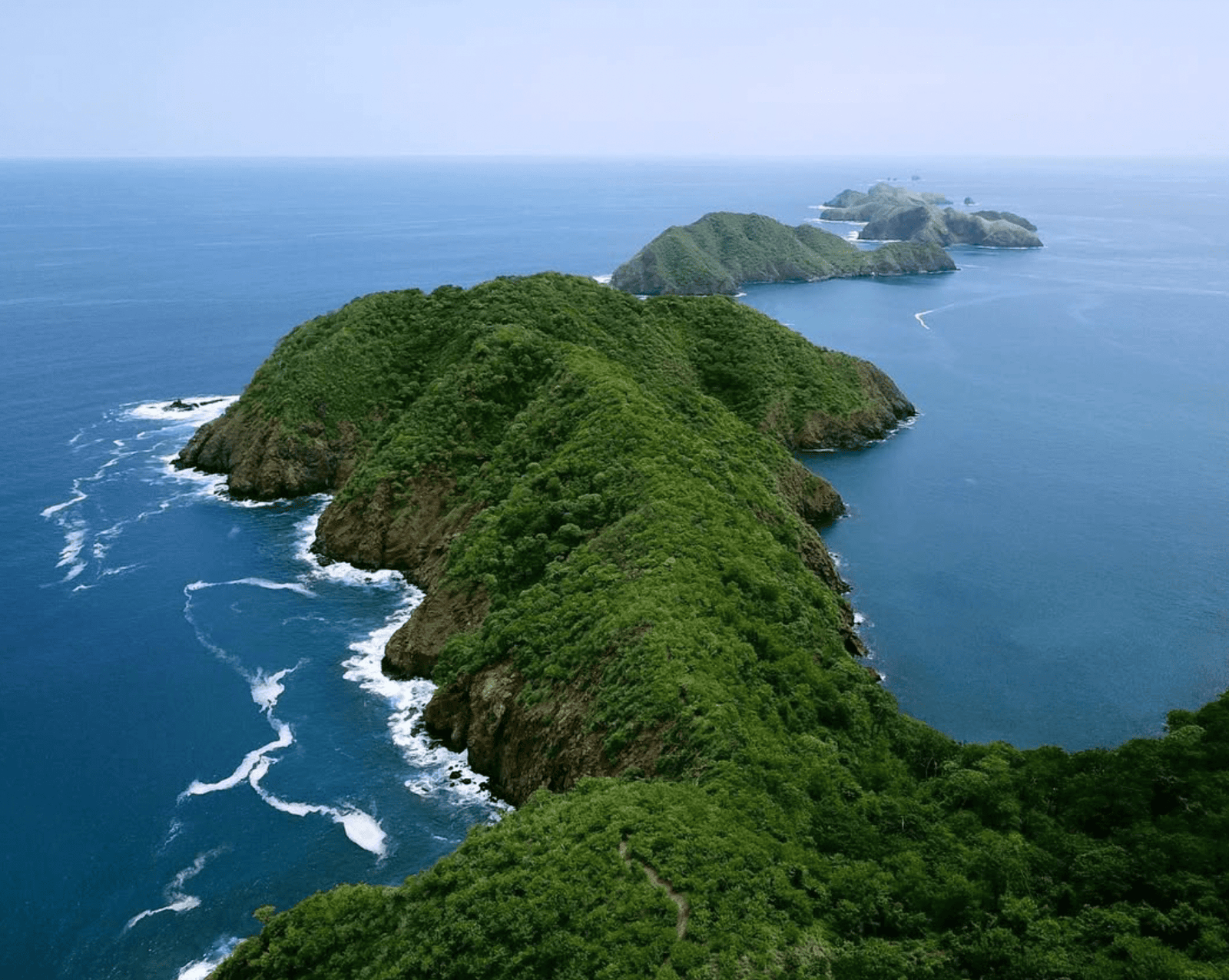 Scuba Diving at Bat Islands: DO or DON'T in 2026? 6 Bat Islands in Costa Rica