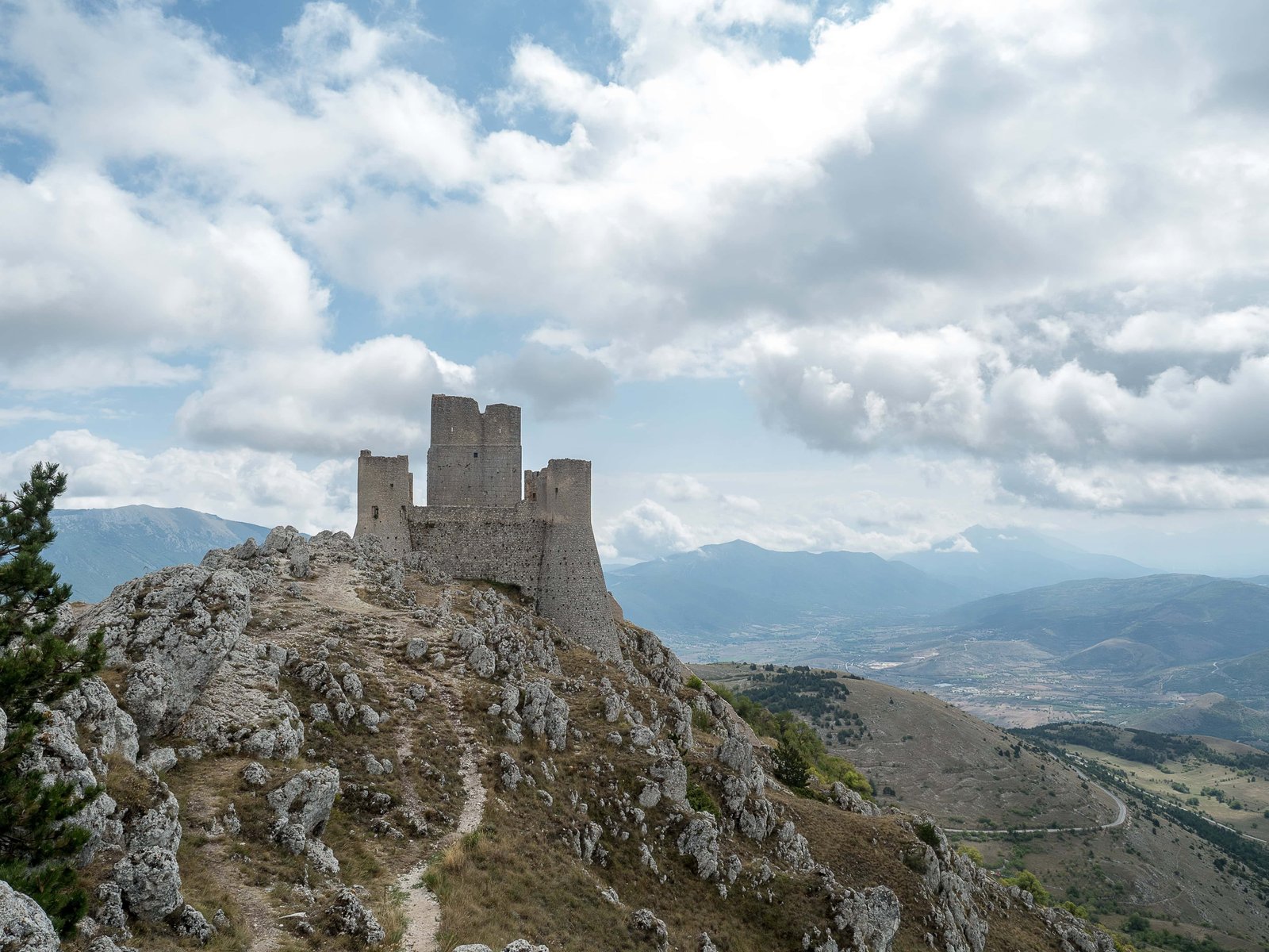 LIST: The 20 Regions and 107 Provinces Italy (2026) 6 Rocca Calascio, Abruzzo, Italy