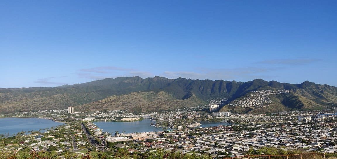 Hanauma Bay Lookout: Worth The Hike? 16 Hanuama Bay and city