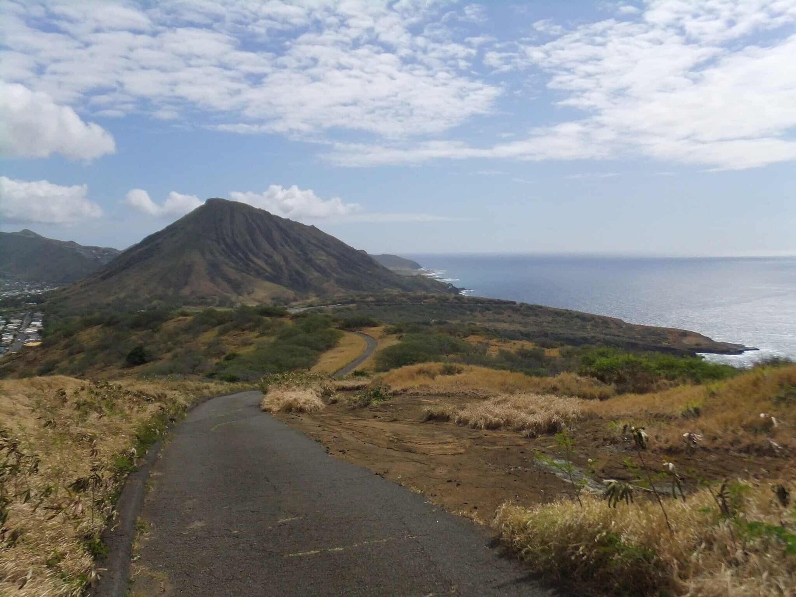 Hanauma Bay Lookout: Worth The Hike? 2 Hiking in Hanauma Bay