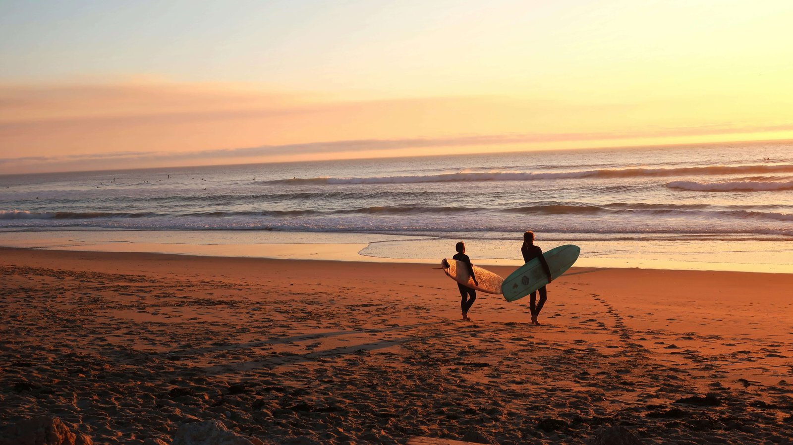 How to visit Figueira da Foz (Queen of Beaches)? 2 Surfing in Figueira da Foz