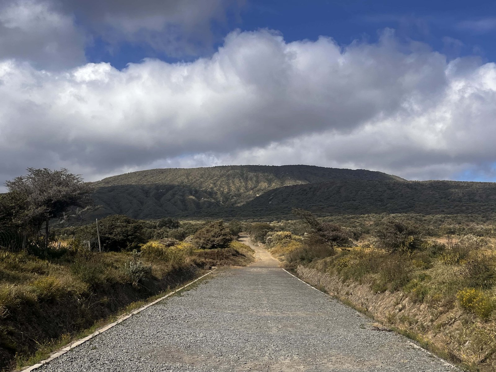 How to Hike Mount Longonot Kenya (Distance, Difficulty & Day Trip from Nairobi) 4 First part of the Mount Longonot hike is flat.