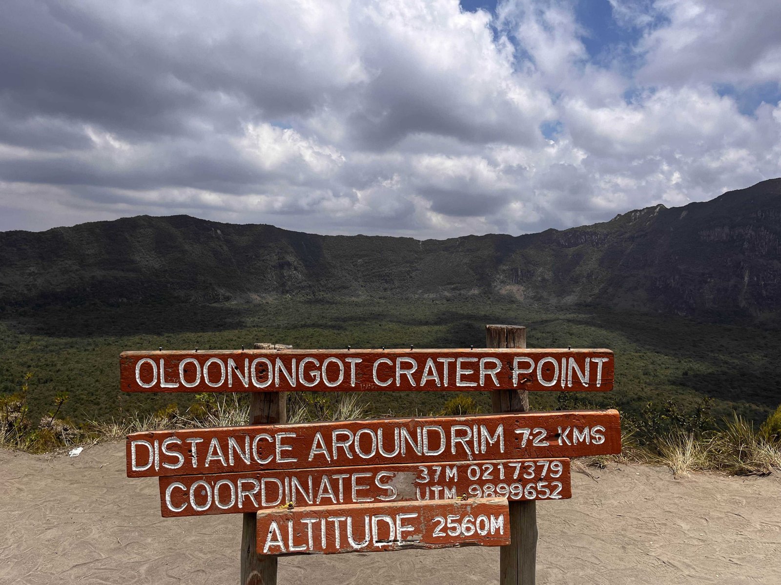 How to Hike Mount Longonot Kenya (Distance, Difficulty & Day Trip from Nairobi) 2 Mount Longonot crater point.