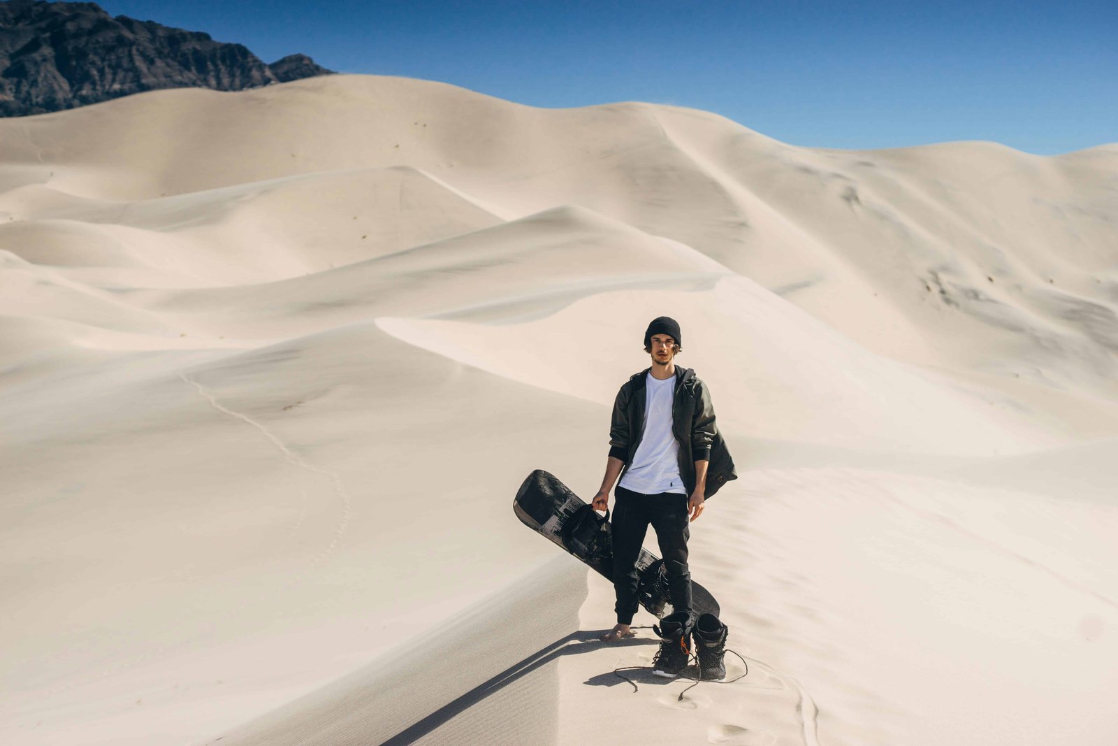 Huacachina Oasis Peru Guide: All You Need To Know + 14 FAQs! 6 Sandboarding