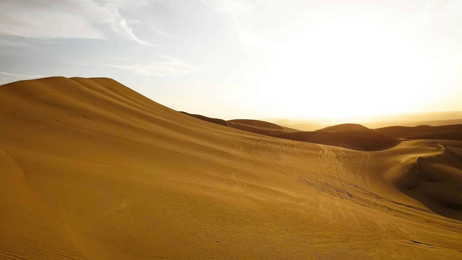 Huacachina Oasis Peru Guide: All You Need To Know + 14 FAQs! 10 amazing dunes in Huacahina
