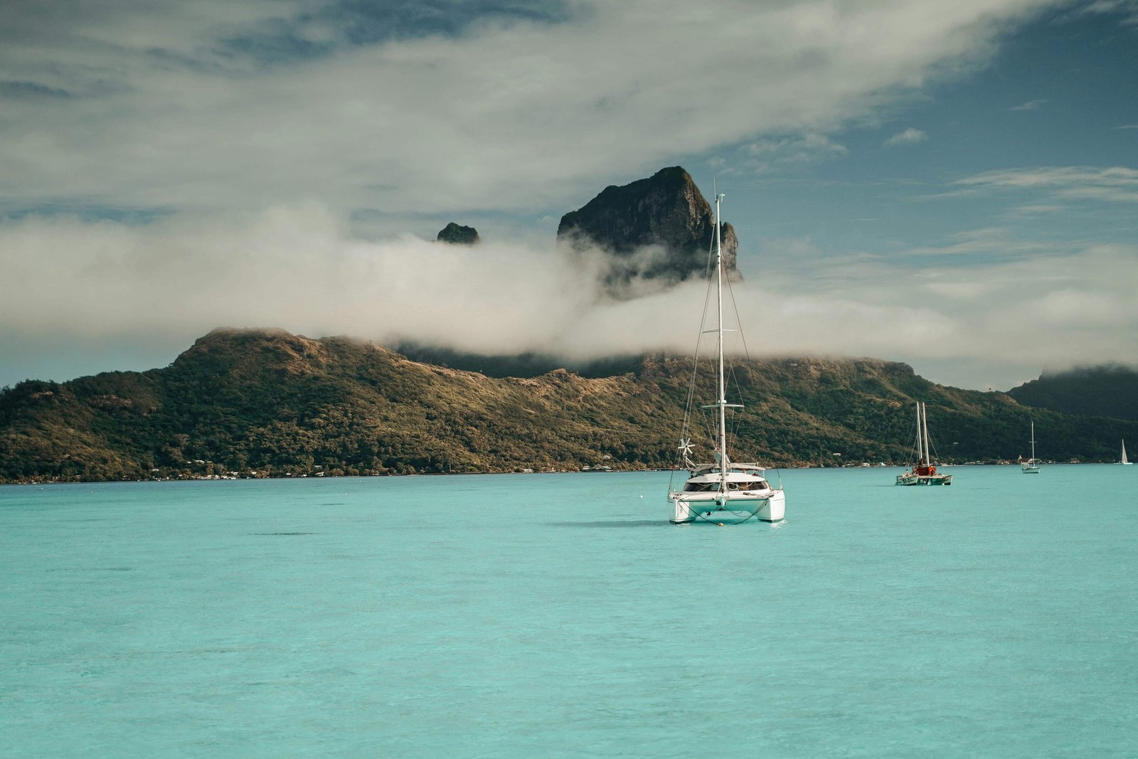 How to Travel from Tahiti to Bora Bora: A 2026 Guide 17 Private charter to get from Tahiti to Bora Bora