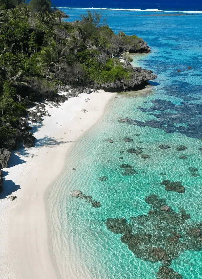 White sand beach in Rurutu