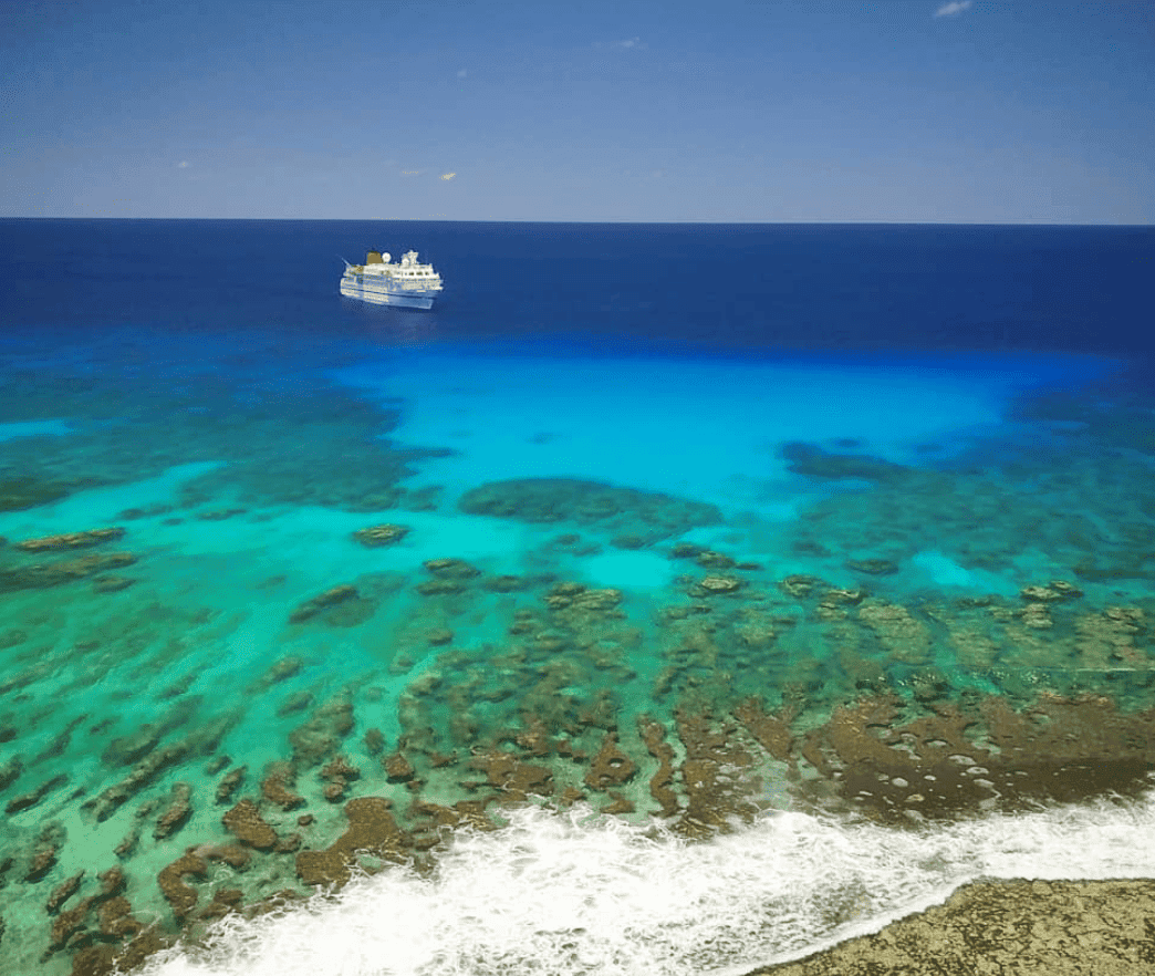 Rimatara: What to expect of this French Polynesian island? 4 Boat in Rimatara.