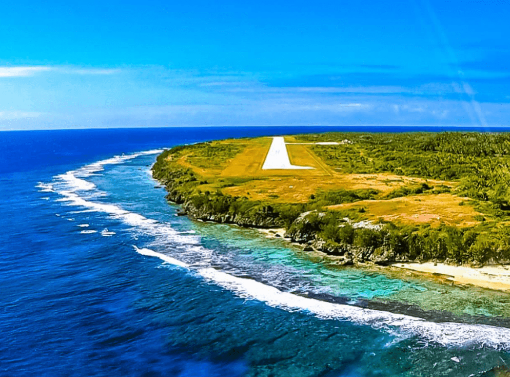 Austral Islands: What to expect in 2026 (+FAQ)? 12 Fly into Rimatara Airport.