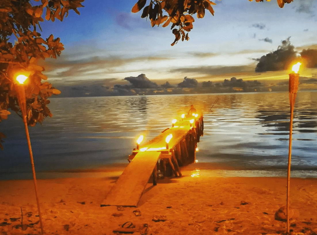 Tubuai Island: 2026 Travel Guide 10 Dinner on the shores of the island.