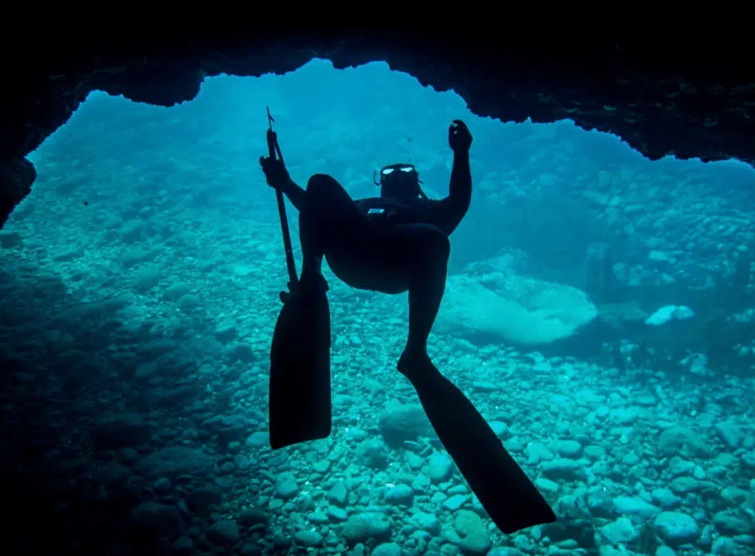 Snorkeling in Rapa's lagoon
