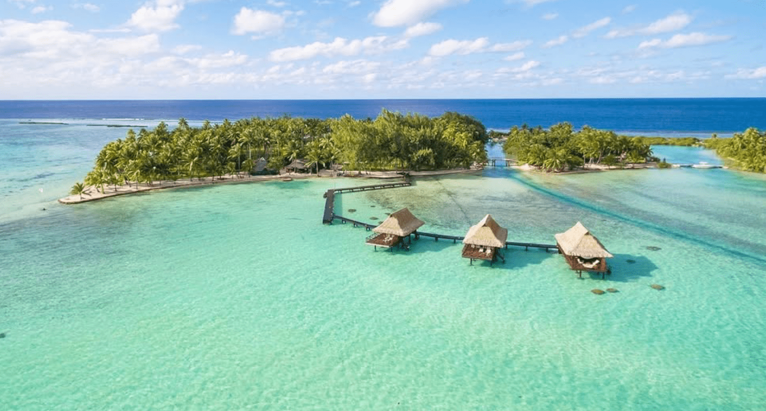 Vahine Island Resort & Spa à Tahaa - All You Need To Know (2026) 3 Overwater bungalows in Vahine island.