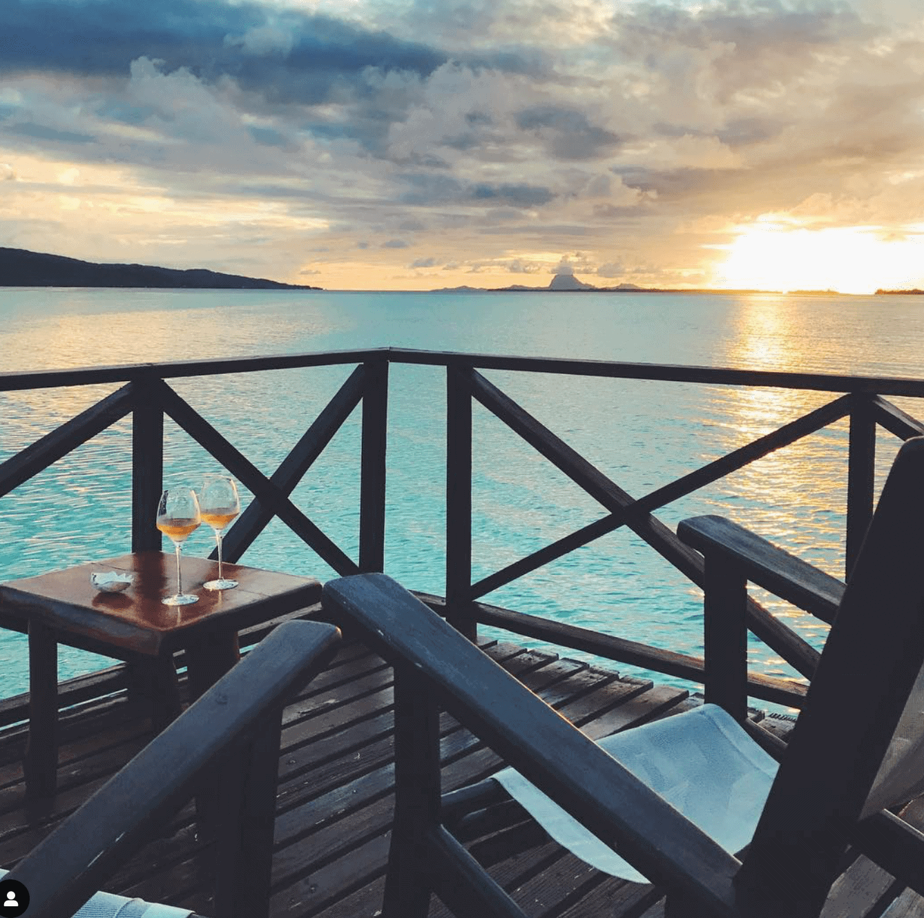 Vahine Island Resort & Spa à Tahaa - All You Need To Know (2026) 4 Having a drink on your overwater bungalow.