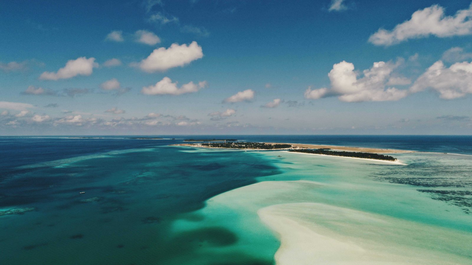 Bora Bora Island vs Maldives: Which island to choose in 2026? 14 Maldives