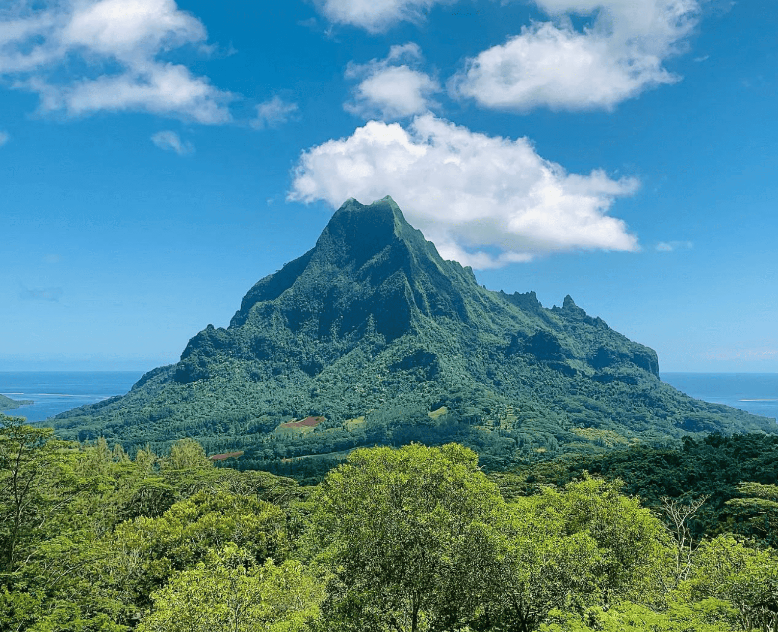 Climbing Mount Rotui (Moorea) in 2026: Full Guide 1 Mount Rotui