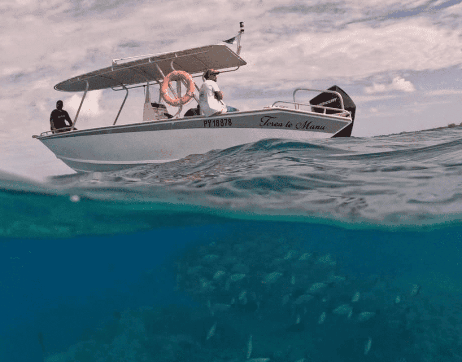 Scuba Diving in Rangiroa: What Do I Need To Know for 2026? 9 Dive boat in Rangiroa.