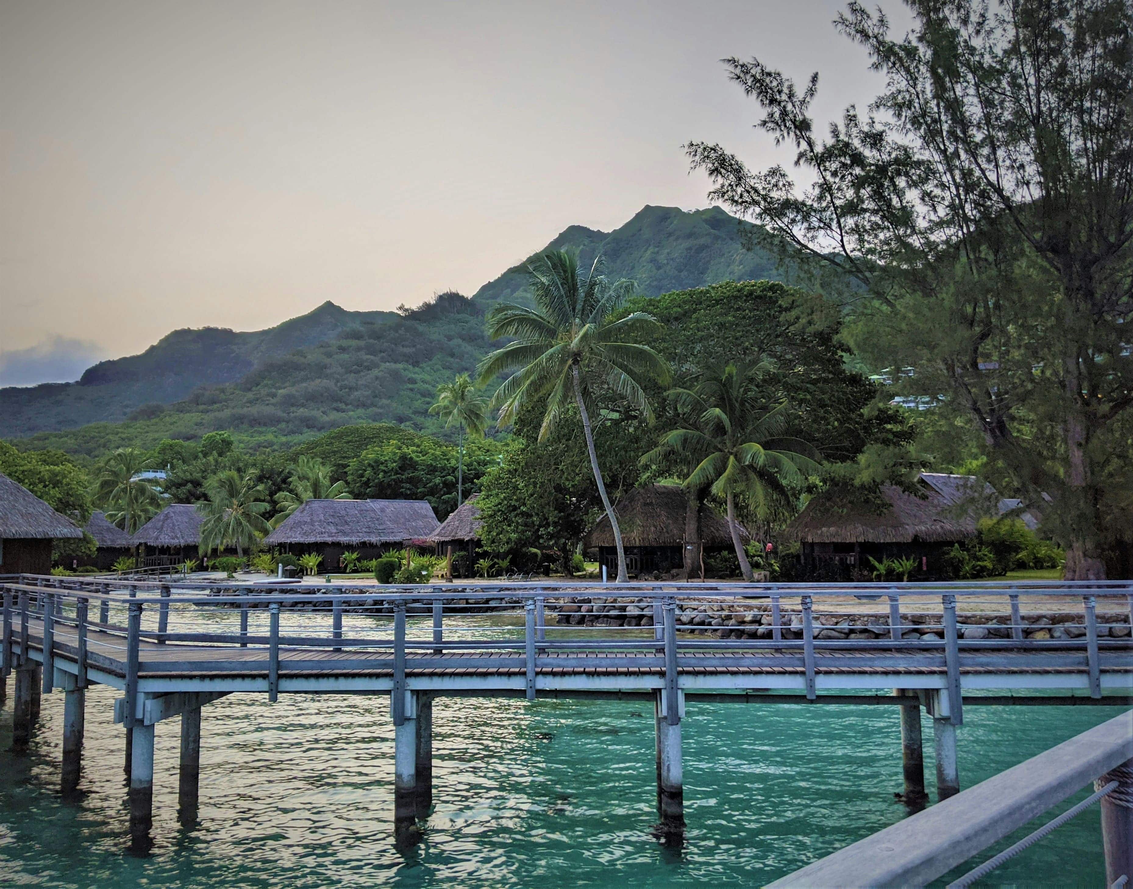Bora Bora vs Moorea: 9 Key Differences To Choose The Best Island! 8 Overwater bungalows Moorea