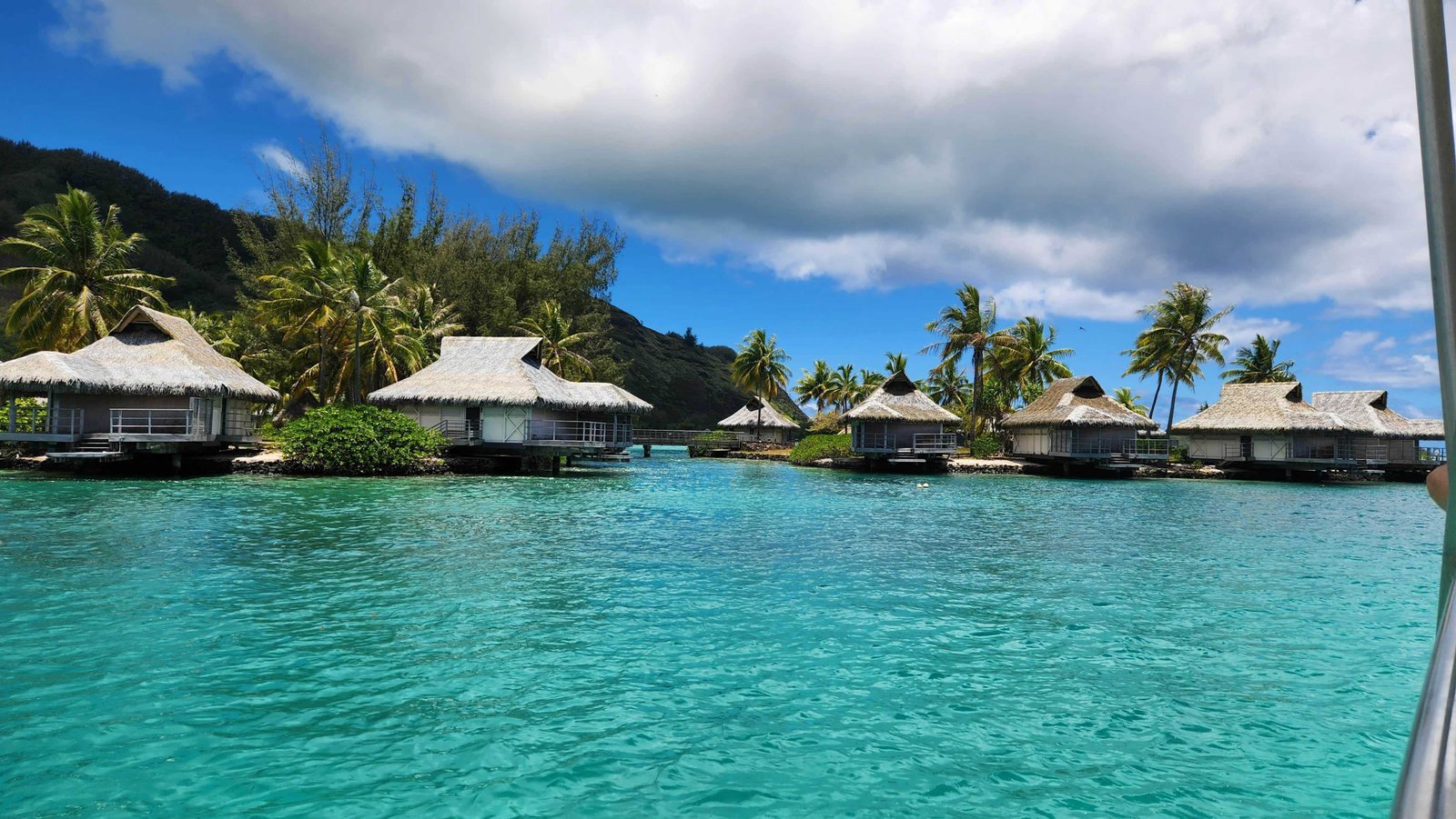 Bora Bora vs Moorea: 9 Key Differences To Choose The Best Island! 5 Moorea overwater bungalows