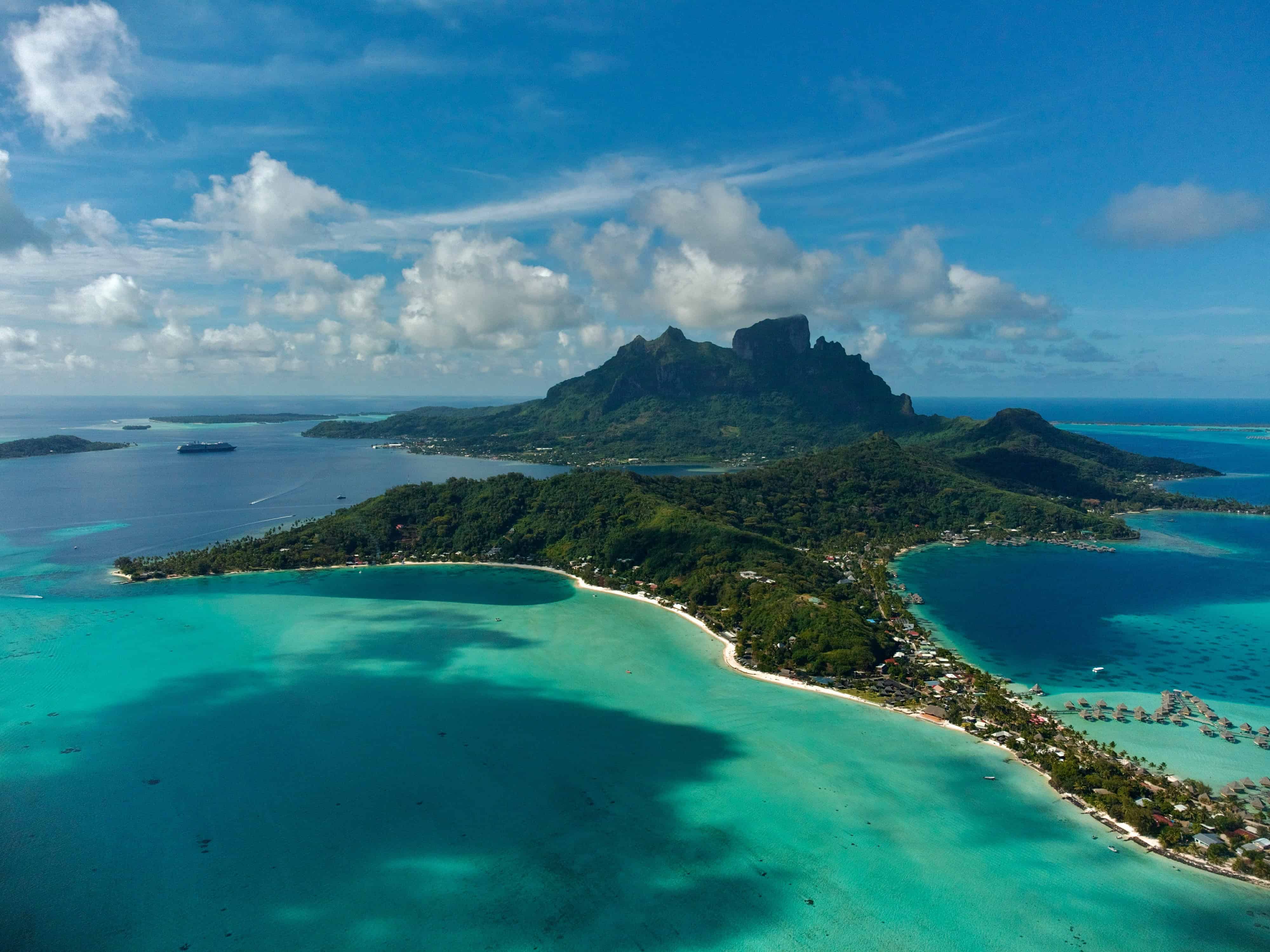 Bora Bora vs Moorea: 9 Key Differences To Choose The Best Island! 3 Bora Bora island overview