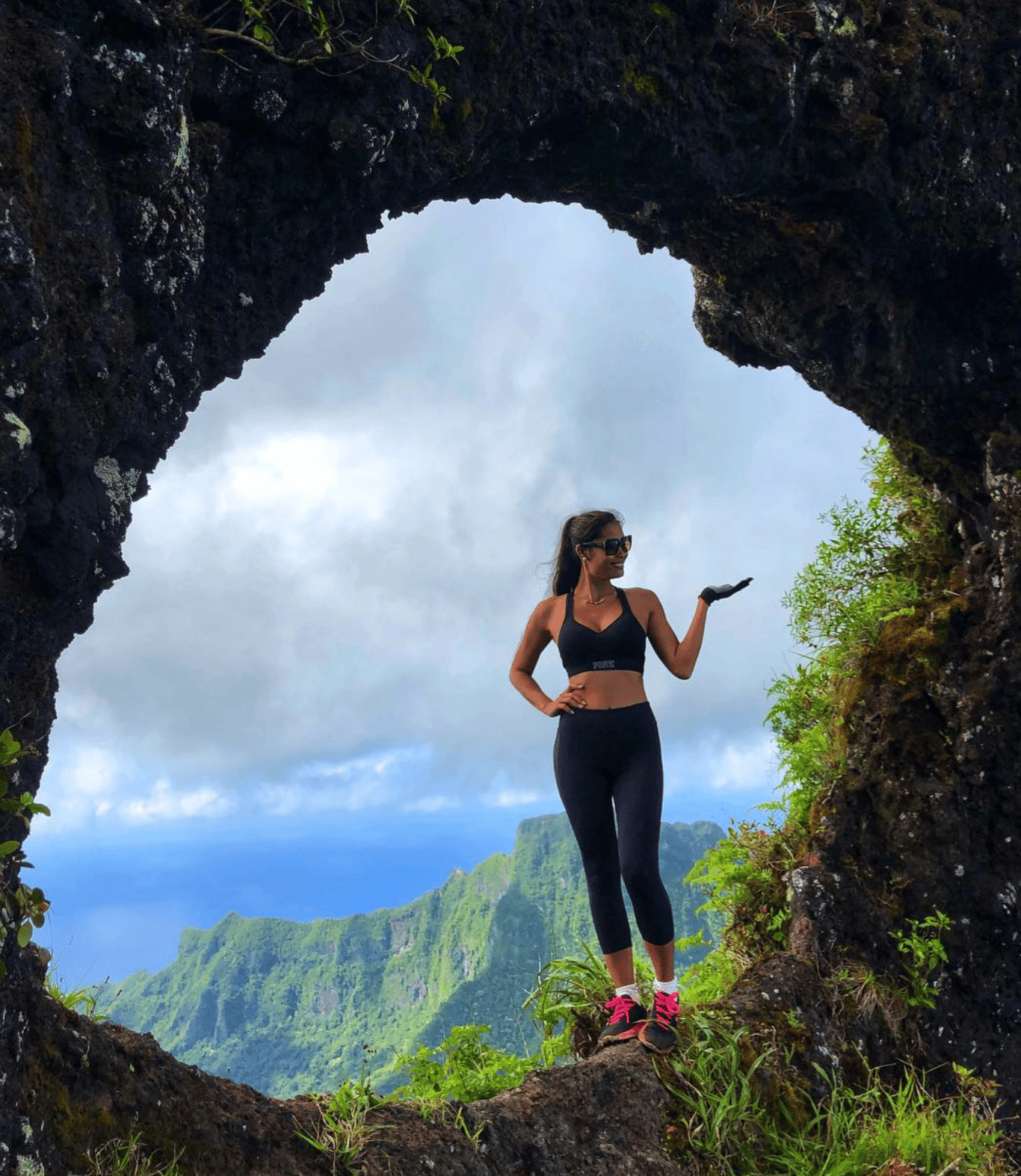 Moorea hiking: Top 10 trails to do when hiking in Moorea! 12 Mou'aputa