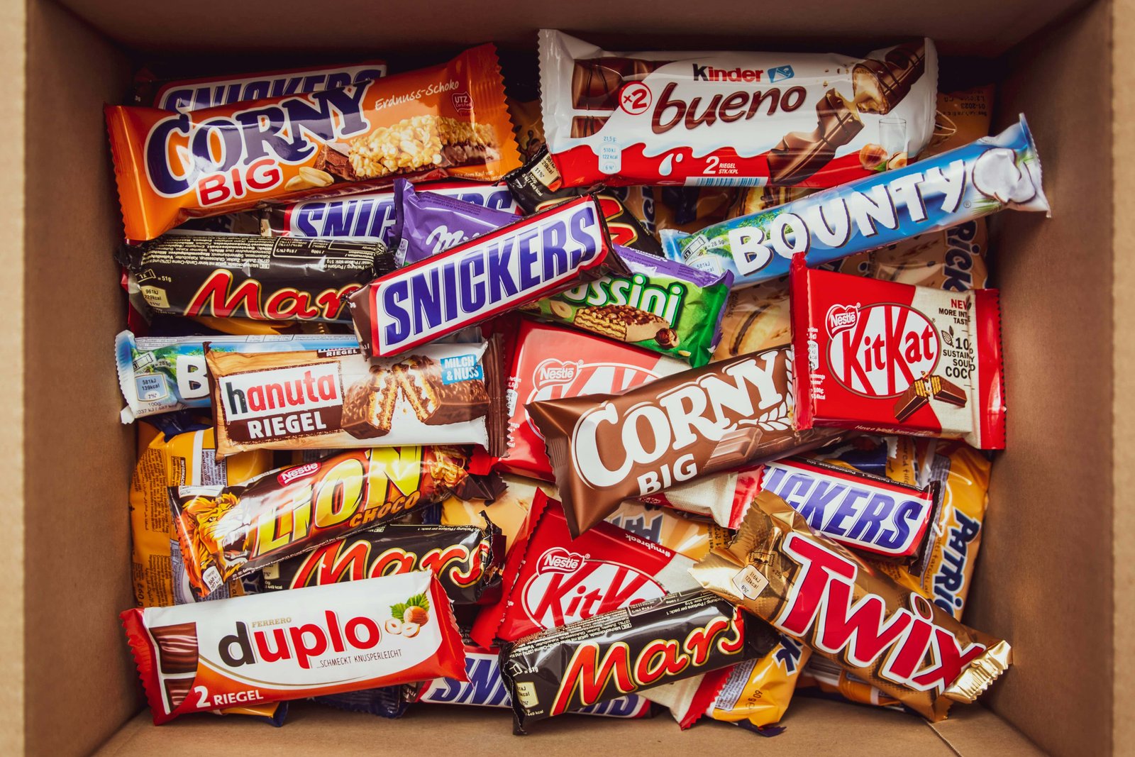 9 Sailing Travel Tips for a Smooth Trip 8 Bringing snacks is one of the sailing travel tips.