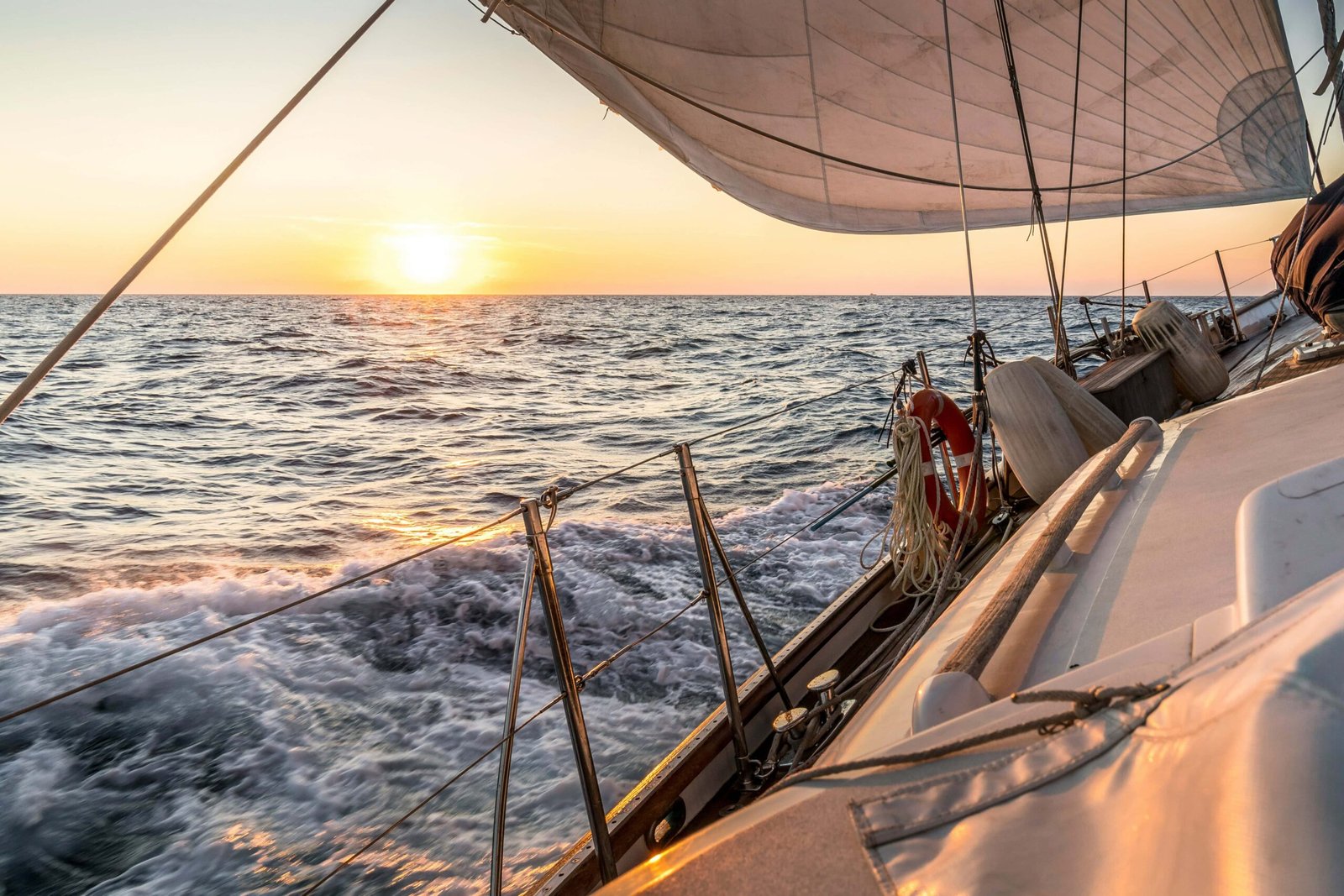 9 Sailing Travel Tips for a Smooth Trip 1 Sailing boat applying all the sailing travel tips