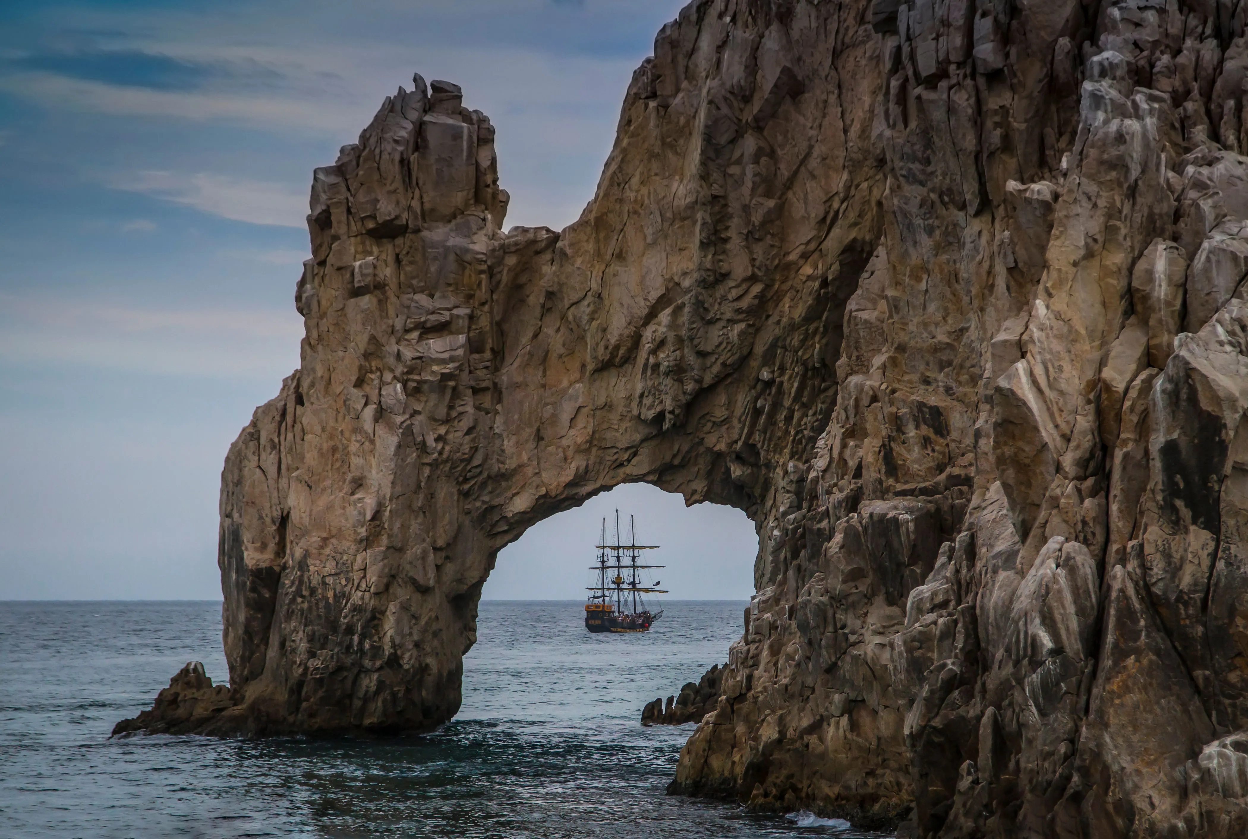 the famous Arch of Cabo San Lucas