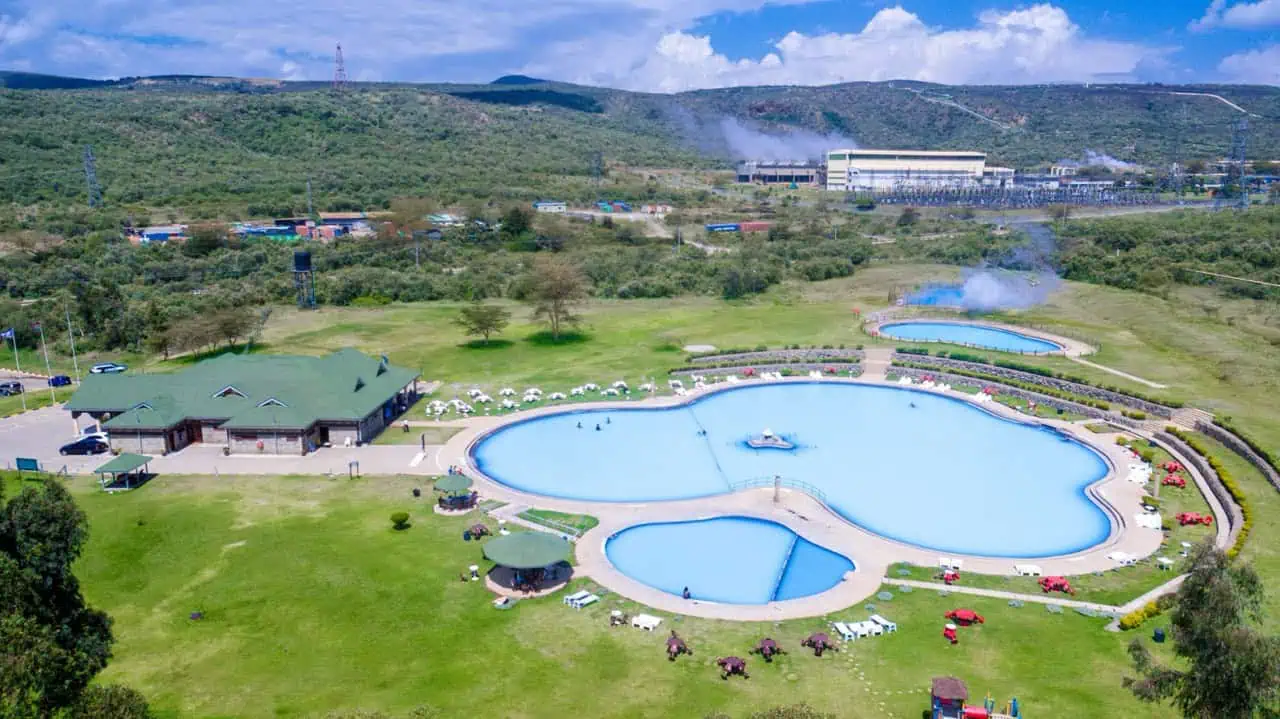 Relaxing outdoor swimming pools at Lost Between Oceans with lush green surroundings and scenic mountain views. Perfect for family fun and leisure.