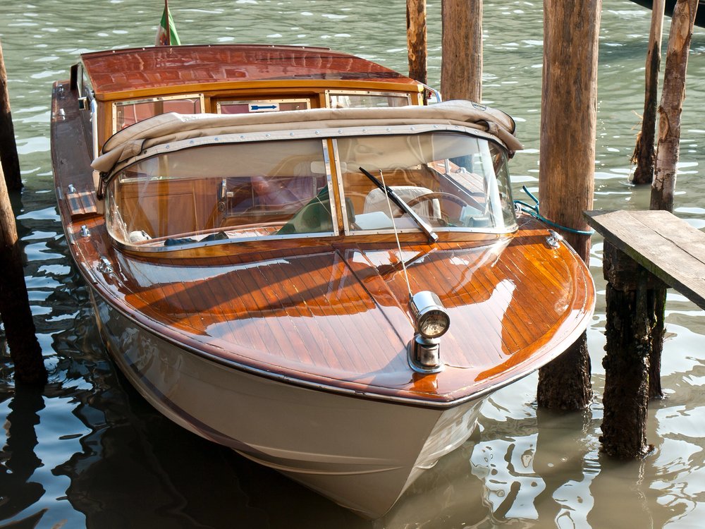 Best things to do in Lake Como, Italy: our local guide 5 Riva Boat on Lake Como