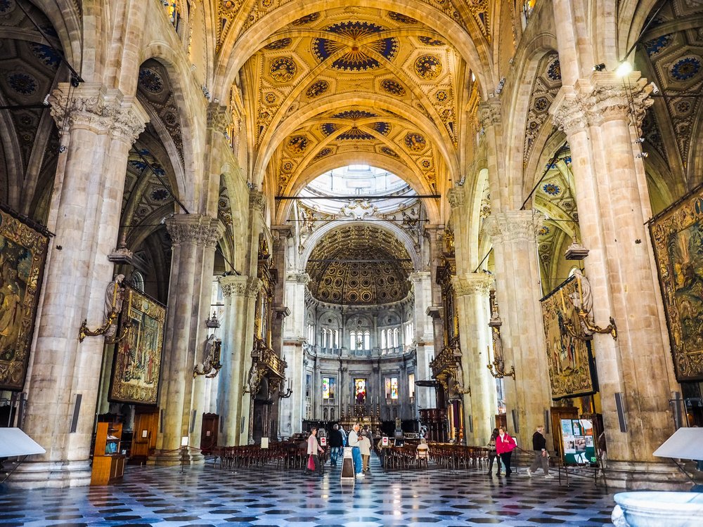Como Guide: 15 Best Things to Do in Como + Itinerary 4 Inside the Como Cathedral