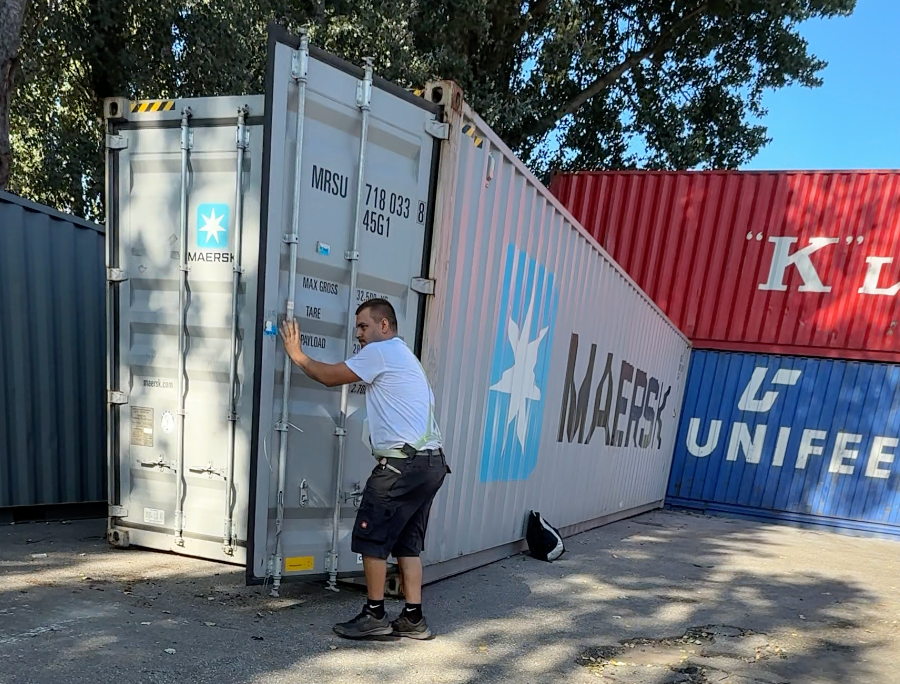 How to Ship a Car from Hamburg to Uruguay (Real 2026 Costs) 15 Closing of the container